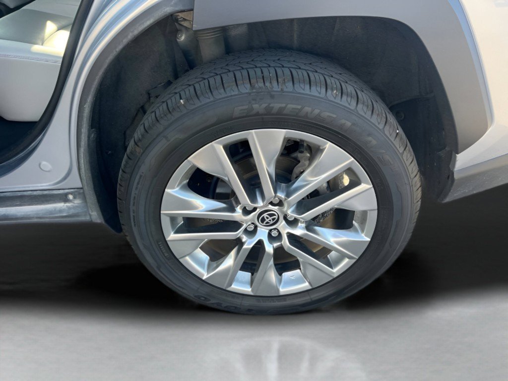 Used 2021 Silver Sky Metallic Toyota XLE Premium image 19