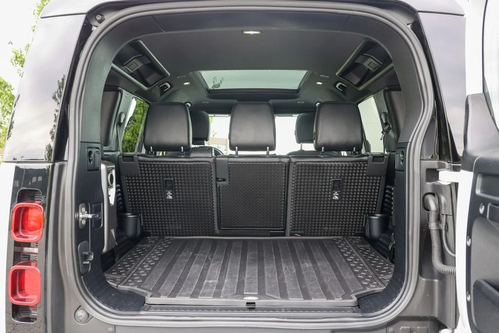 Used 2024 White Land Rover S image 38