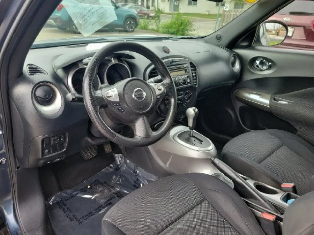 Used 2014 Blue Nissan S image 19