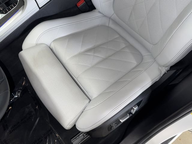 Used 2023 White Metallic BMW sDrive40i image 35