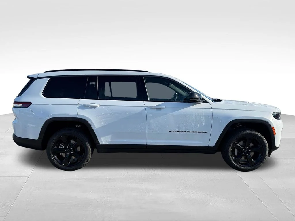 New 2026 Bright White Clear-Coat Exterior Paint Jeep Limited image 29