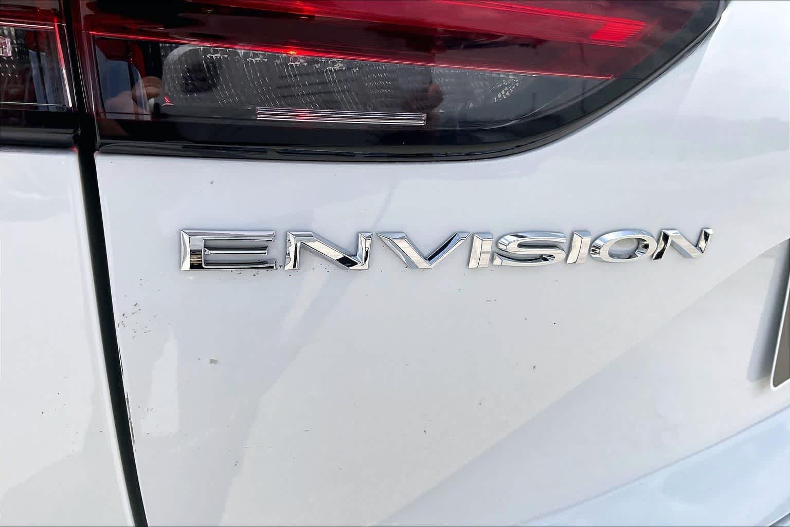 Used 2022 Summit White Buick Preferred image 10