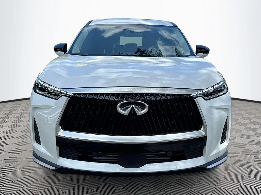 New 2027 RADIANT WHITE INFINITI Pure FWD image 2