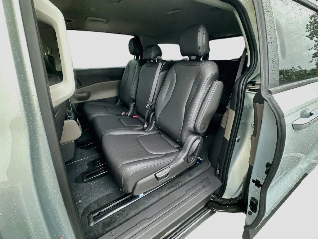 New 2027 Ivory Silver Kia EX image 24