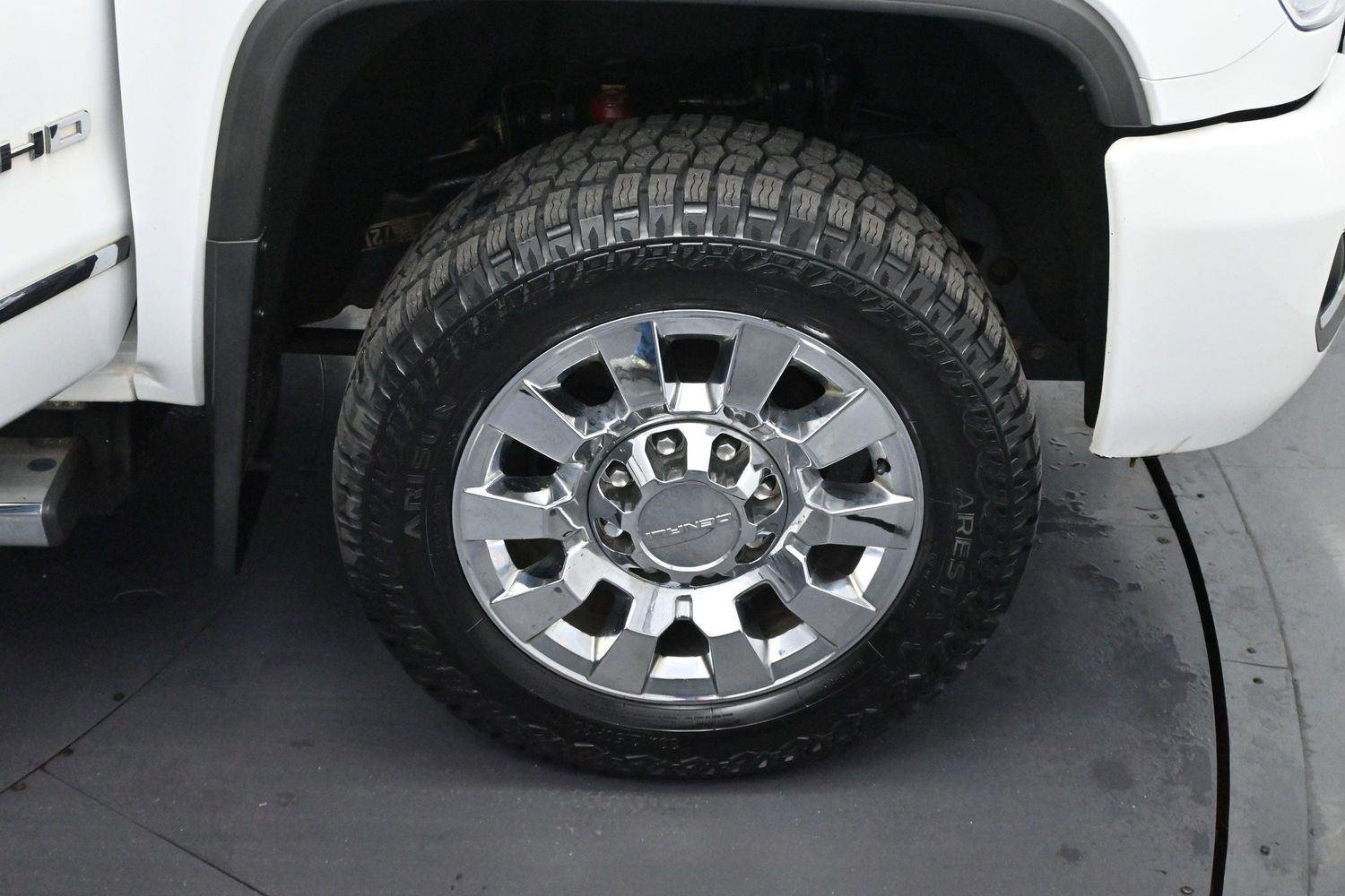 Used 2019 Summit White GMC Denali image 34