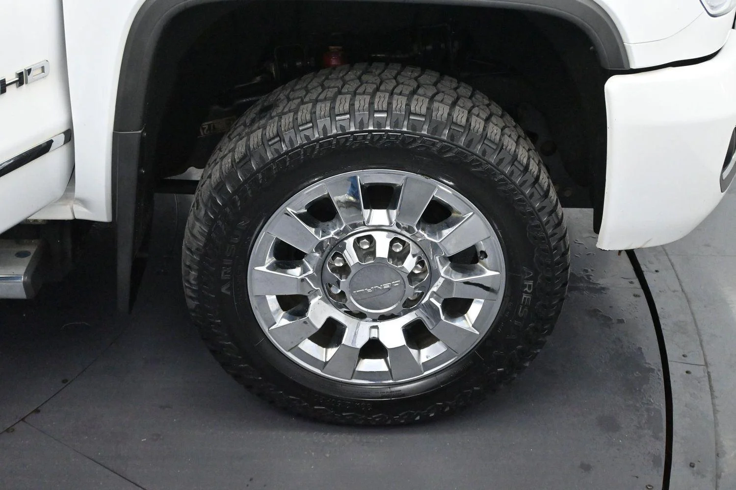 Used 2019 Summit White GMC Denali image 34