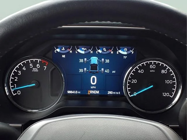 Used 2022  Ford XL image 11
