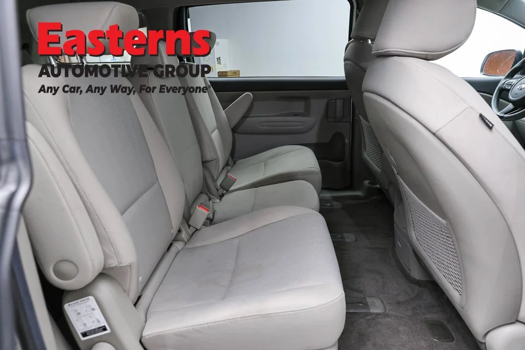 Used 2020 White Kia LX image 23