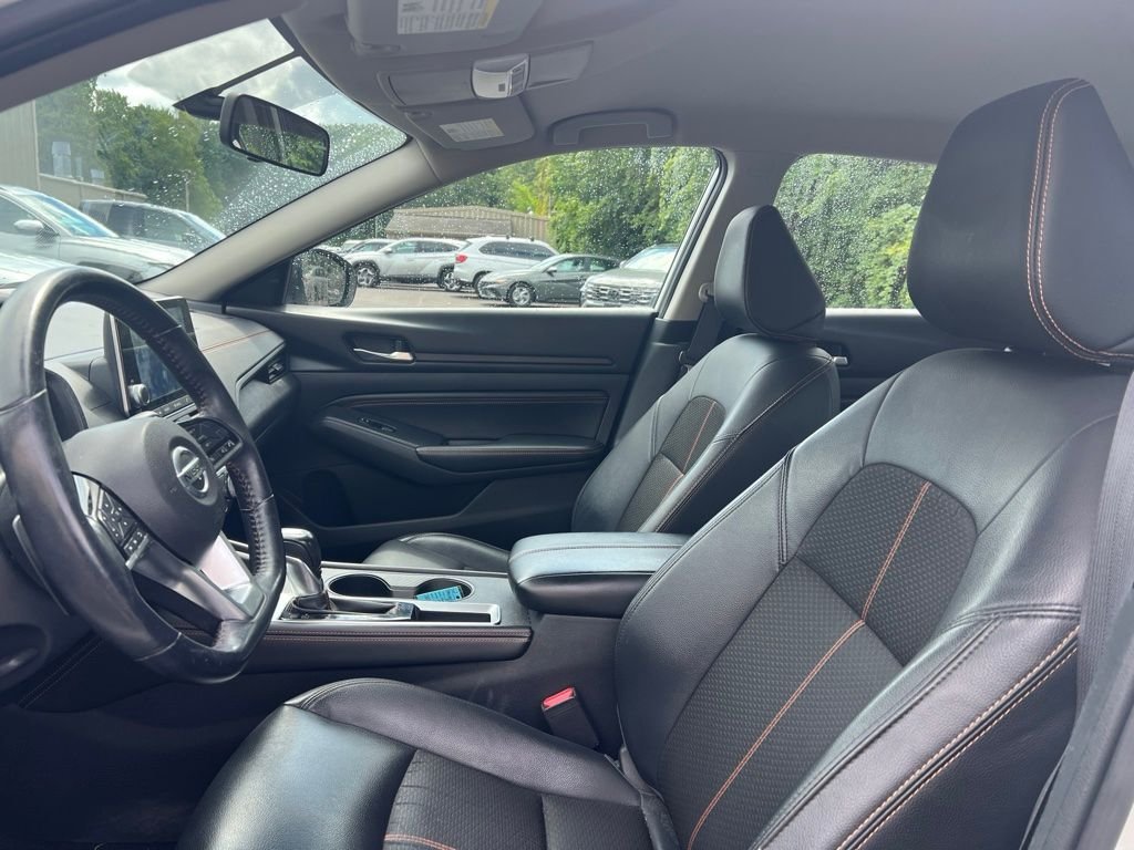 Used 2019 White Nissan 2.5 SR image 9