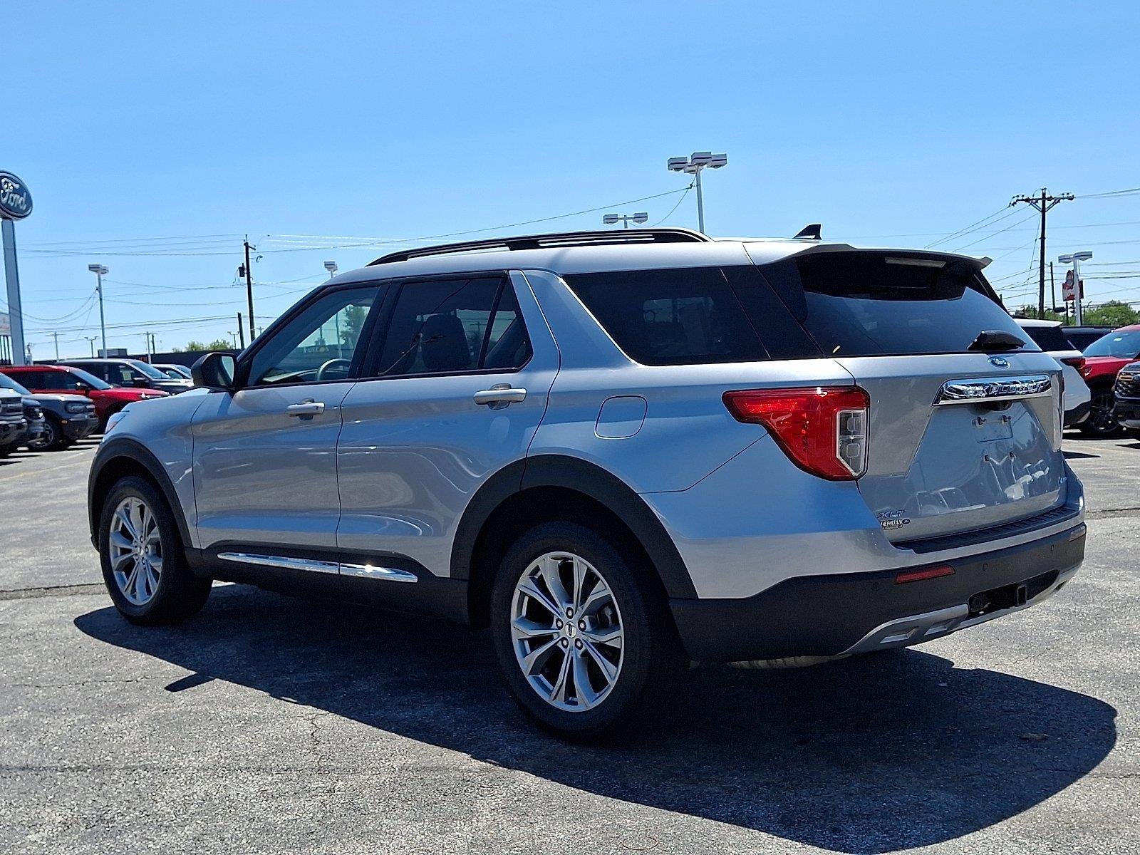 Certified Used 2023 Iconic Silver Ford XLT image 4