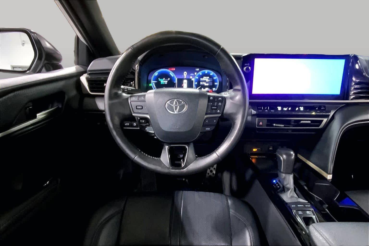 Used 2025 Wind Chill Pearl Toyota XSE image 6
