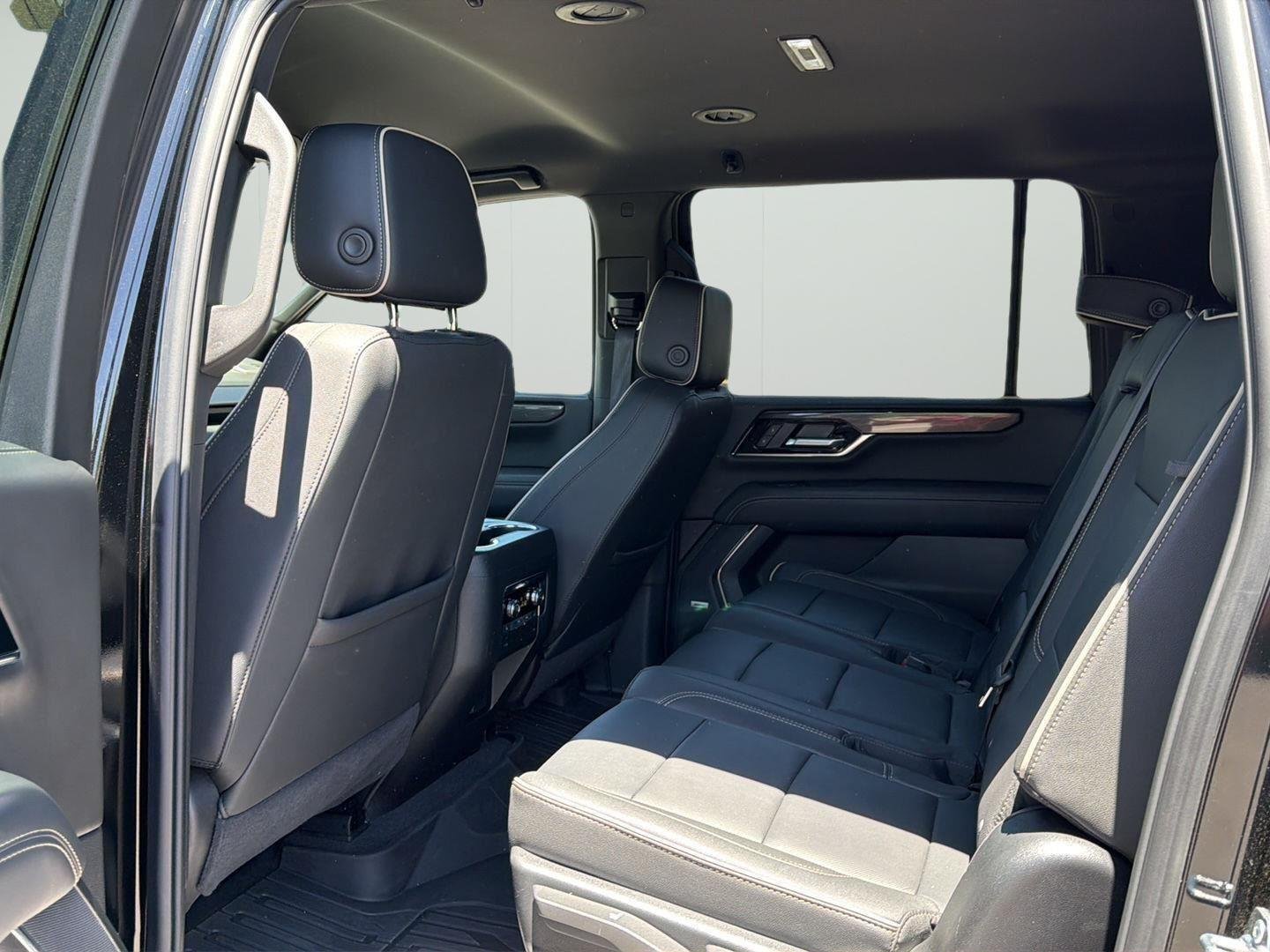 Used 2026 Onyx Black GMC Elevation image 19