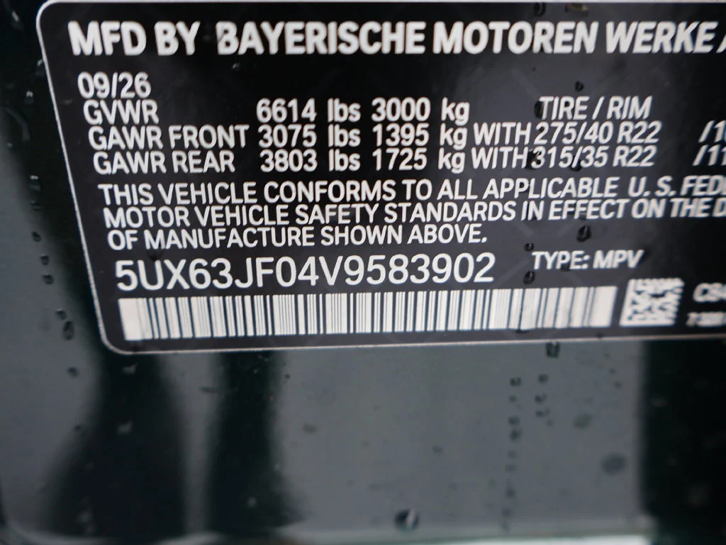 New 2027 Vancouver Green Metallic BMW  image 44