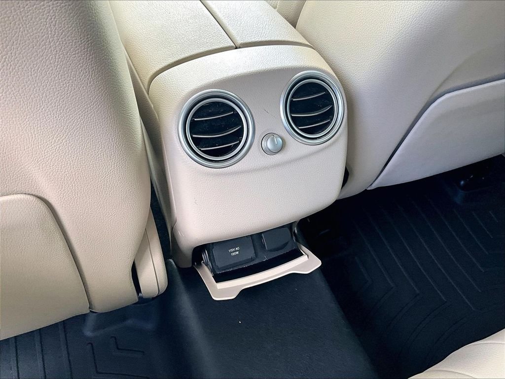 Used 2019 White Mercedes-Benz GLC 300 image 28