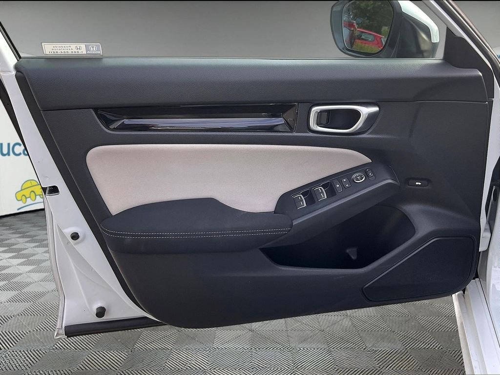 Used 2023 White Honda EX image 9