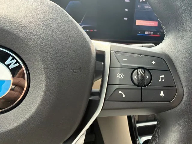 Used 2025 White BMW xDrive28i image 19