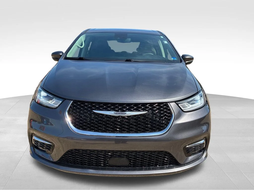 Used 2023 Gray Chrysler Touring L image 9
