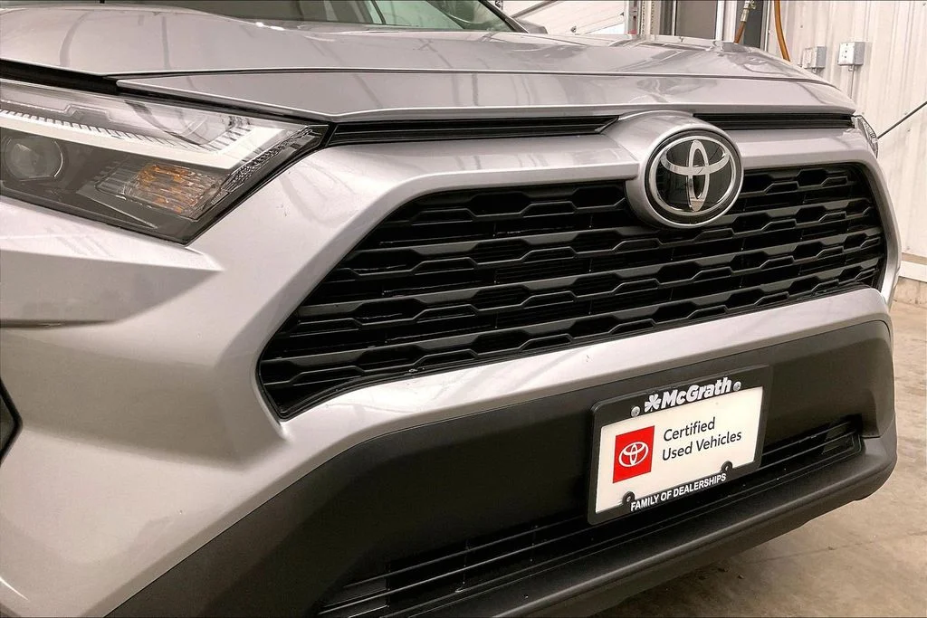 Used 2025 Silver Toyota XLE image 32