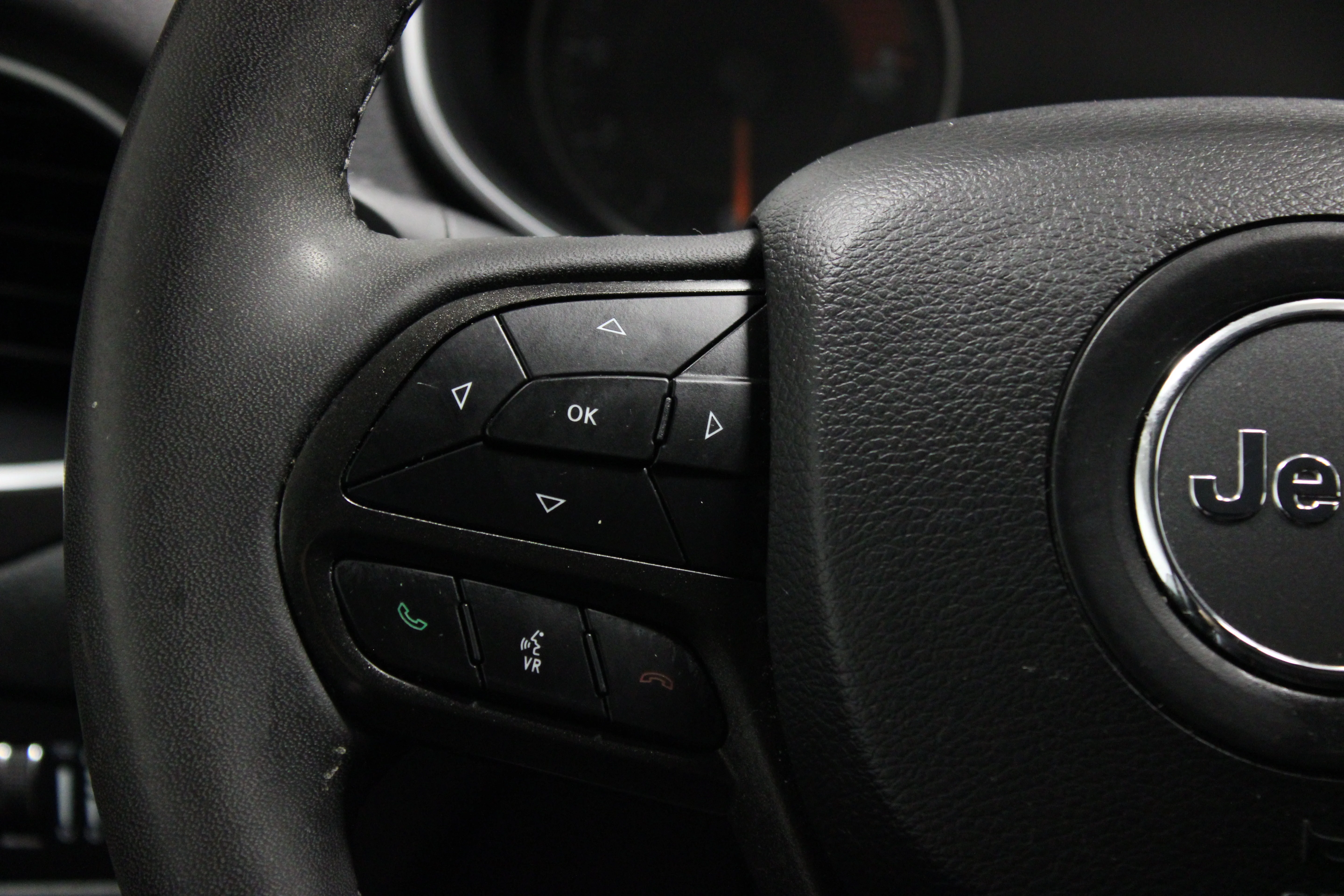 Used 2022 Diamond Black Crystal Pearlcoat Jeep Trailhawk image 20