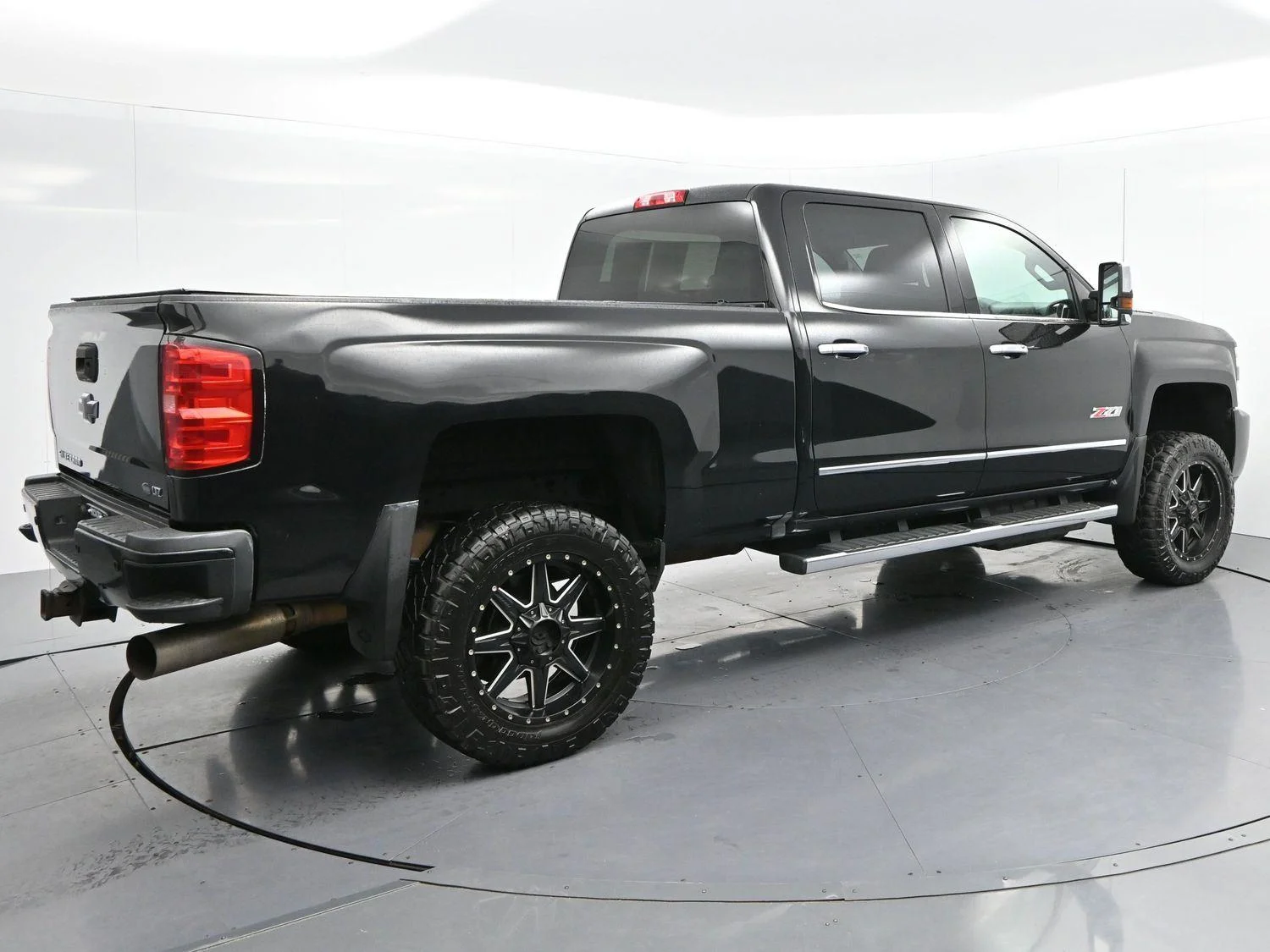Used 2019 Black Chevrolet LTZ image 7