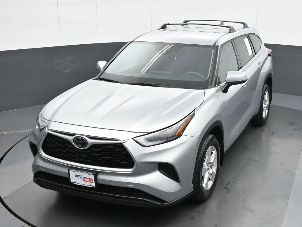Used 2022 Silver Toyota L image 18