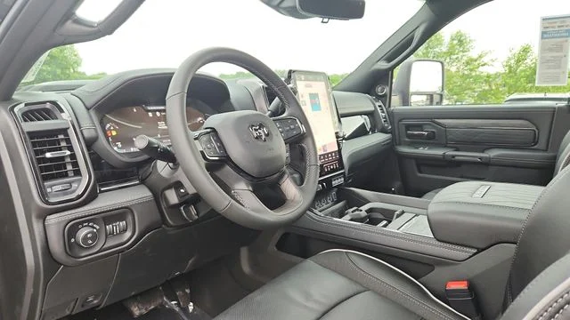 New 2026 Diamond Black Crystal Pearl-Coat Exterior Paint RAM Limited image 17