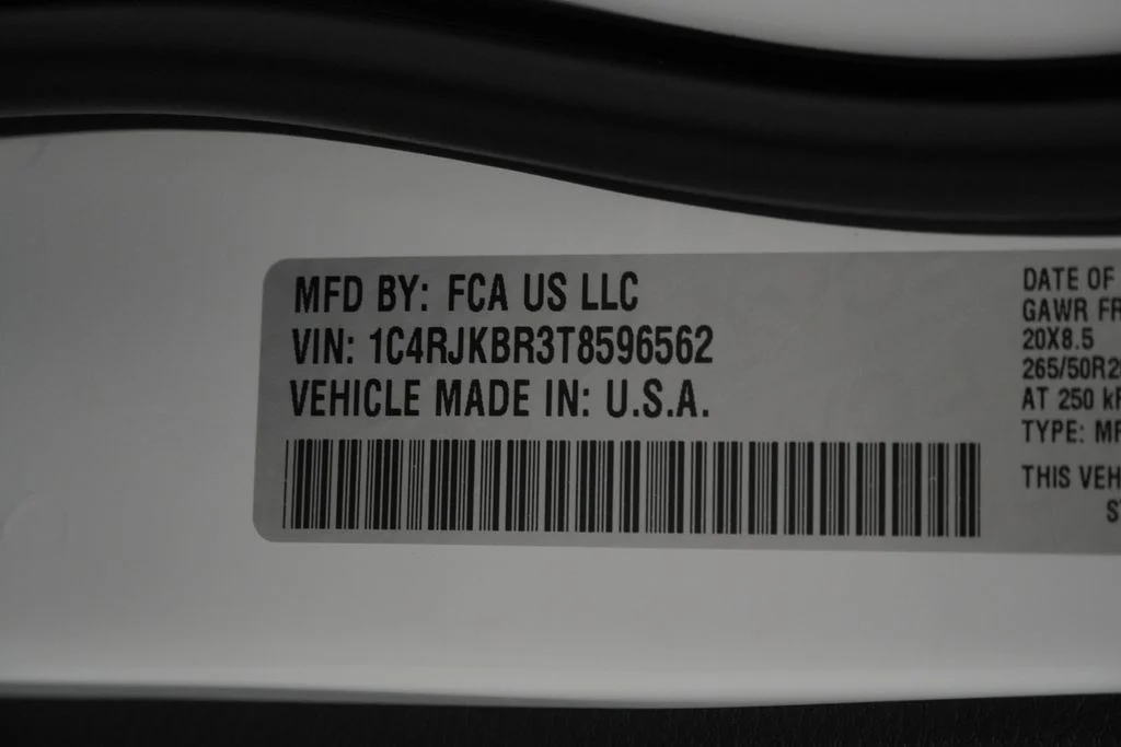 New 2026 Bright White Clear-Coat Exterior Paint Jeep Limited image 42