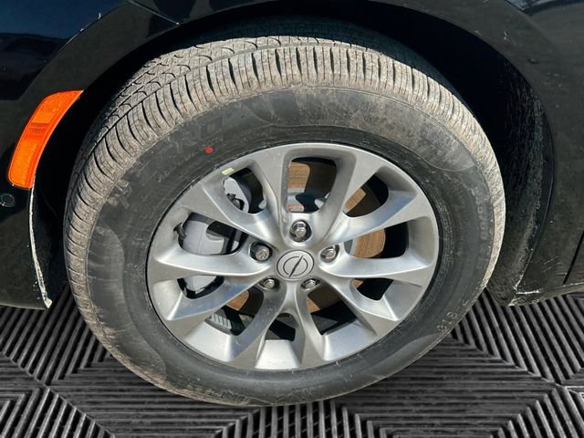 New 2026 Diamond Black Crystal Pearl-Coat Exterior Paint Chrysler Select image 9