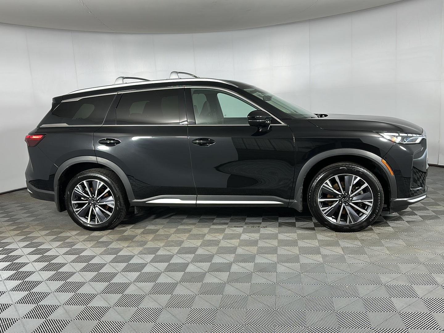 Used 2026 Mineral Black INFINITI LUXE image 20