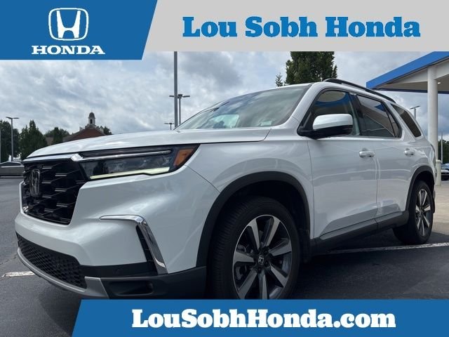2025 Honda Pilot Touring AWD's photo