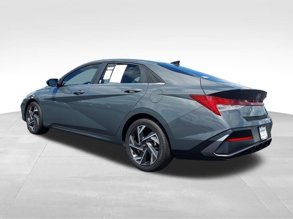 Used 2024 Gray Hyundai SEL image 3