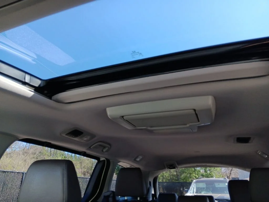 Used 2018 White Diamond Pearl Honda EX-L image 31