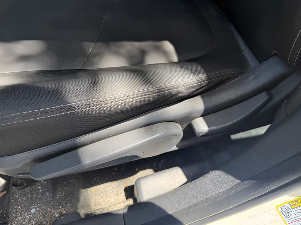Used 2012 White Kia Plus image 7