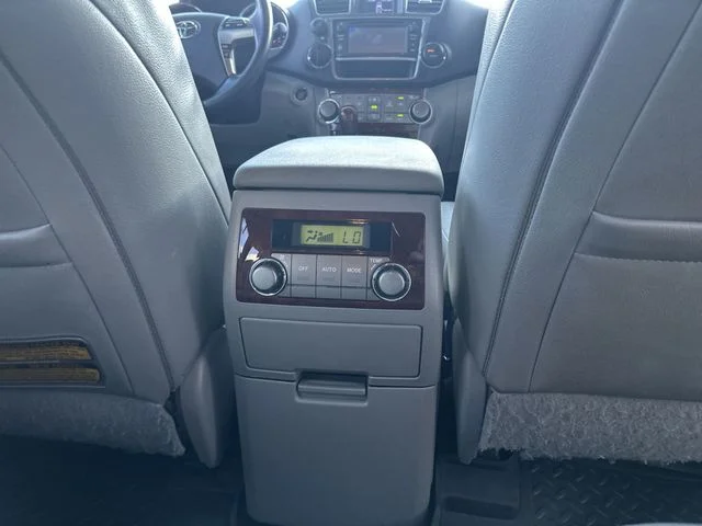 Used 2013 Blue Toyota Limited image 24