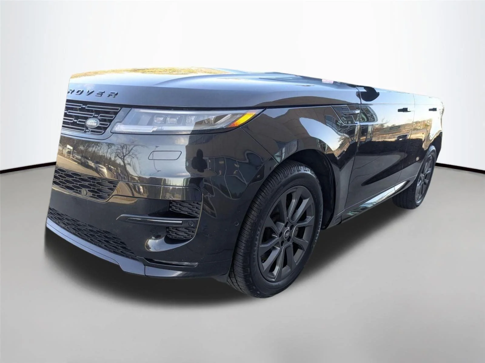 Used 2024  Land Rover Dynamic SE image 9