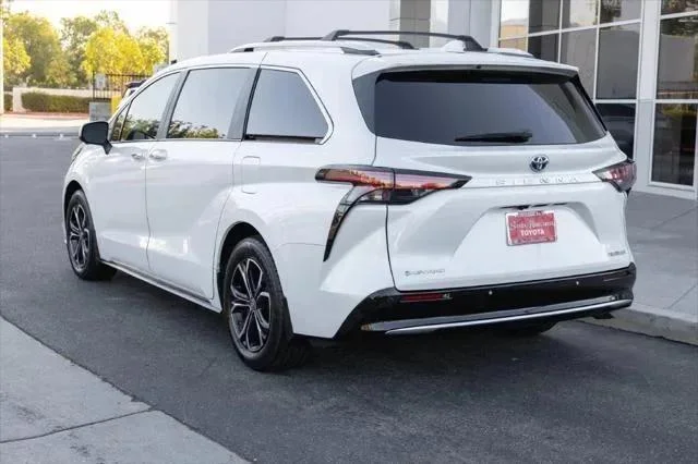 Certified Used 2025 WIND CHILL PEARL Toyota  image 7