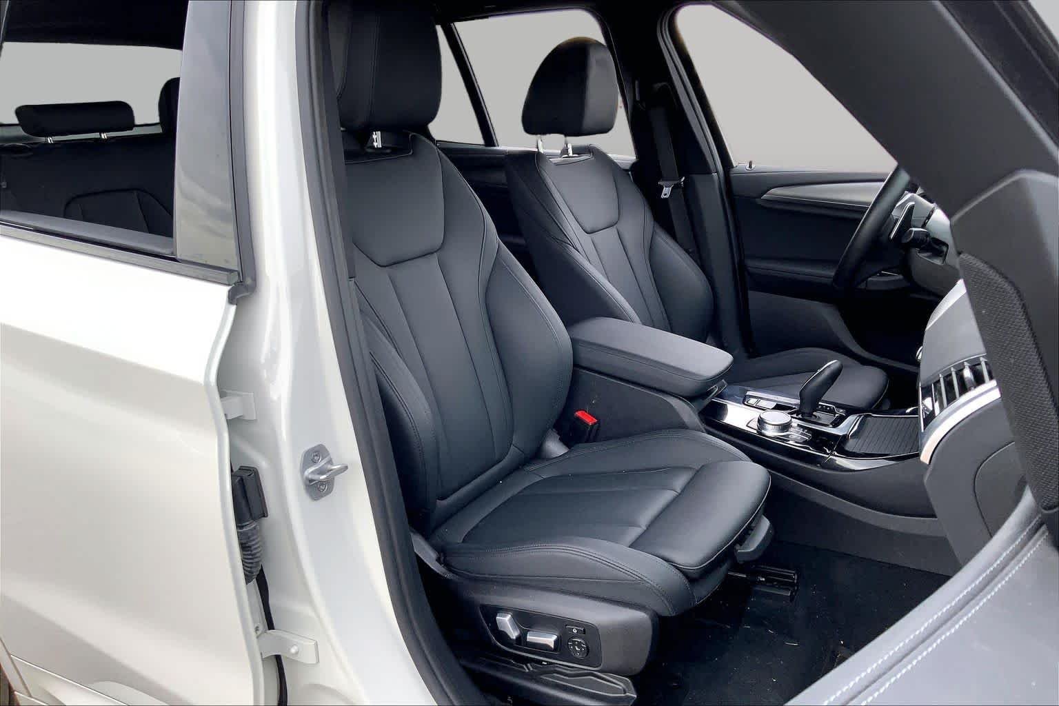Used 2021 Alpine White BMW xDrive30e image 8