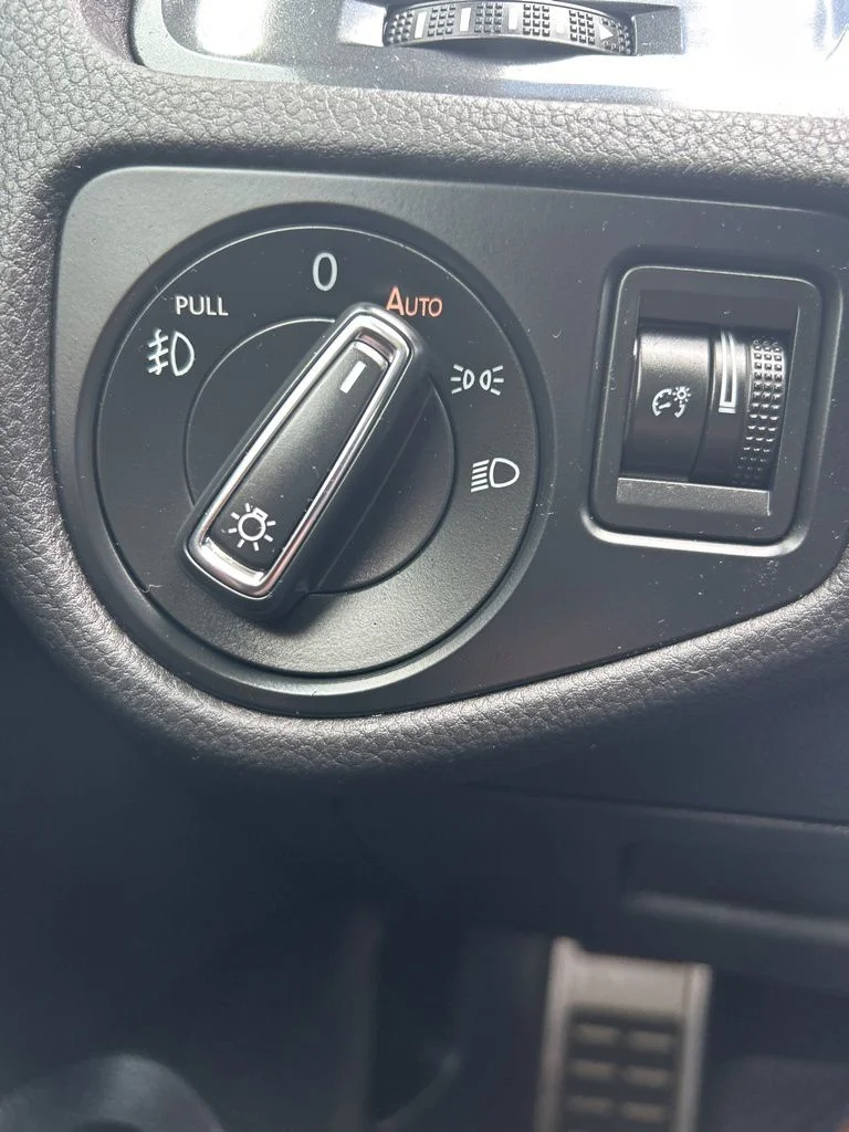 Used 2018 Black Volkswagen  image 8