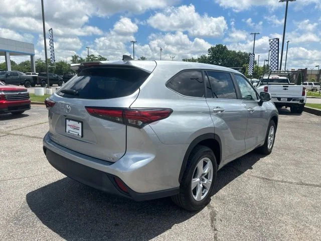 Used 2023 Silver Toyota LE image 3