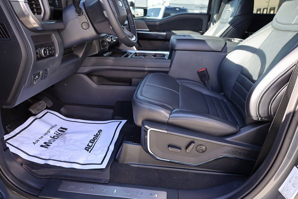 2025 Ford F-350 Super Duty Platinum - Photo 11