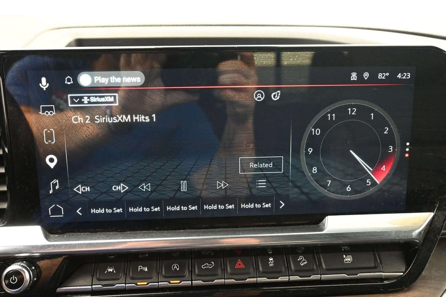 Used 2023 SILVER                    GMC  image 33