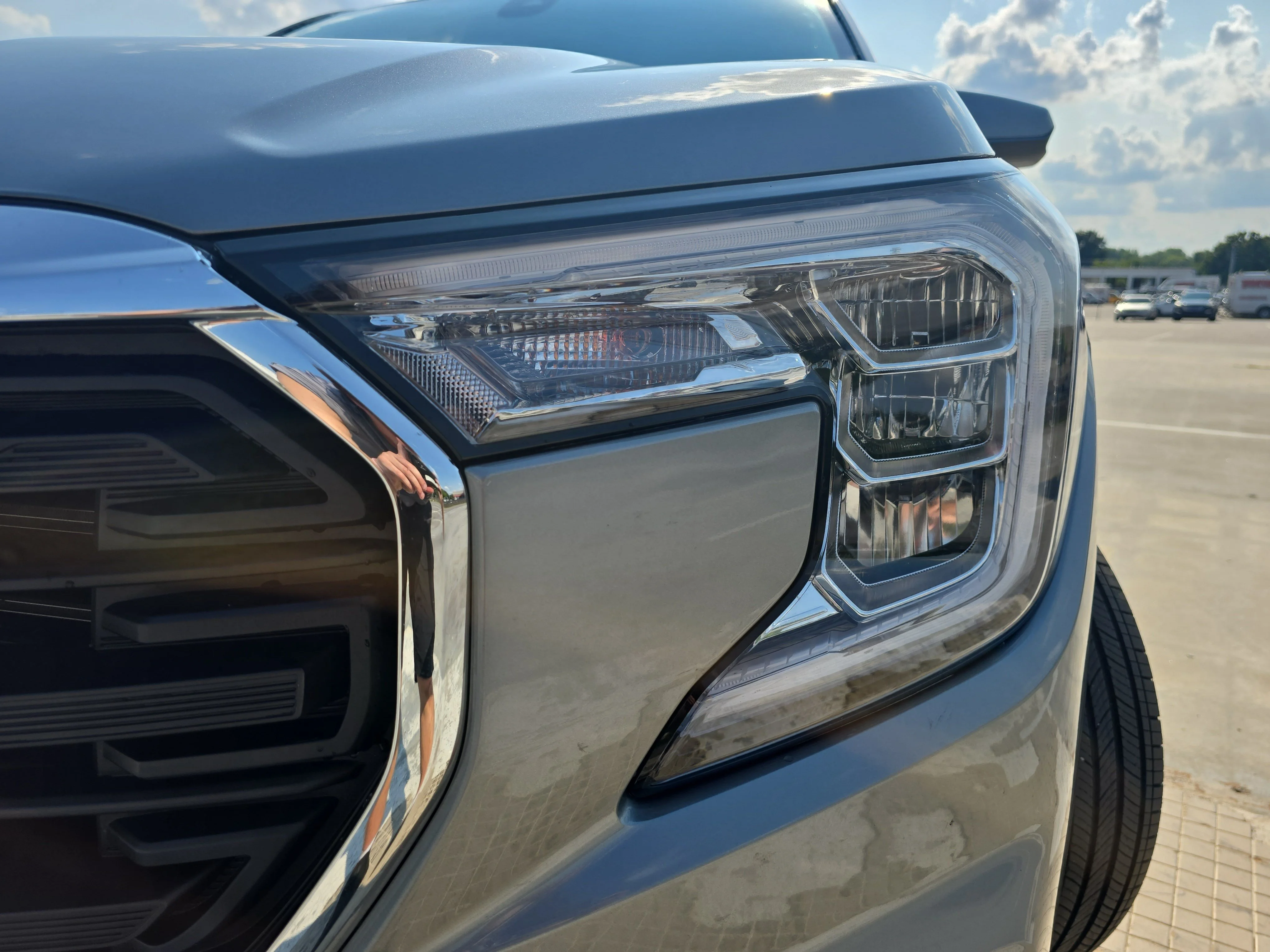 Used 2023 Sterling Metallic GMC SLE image 29