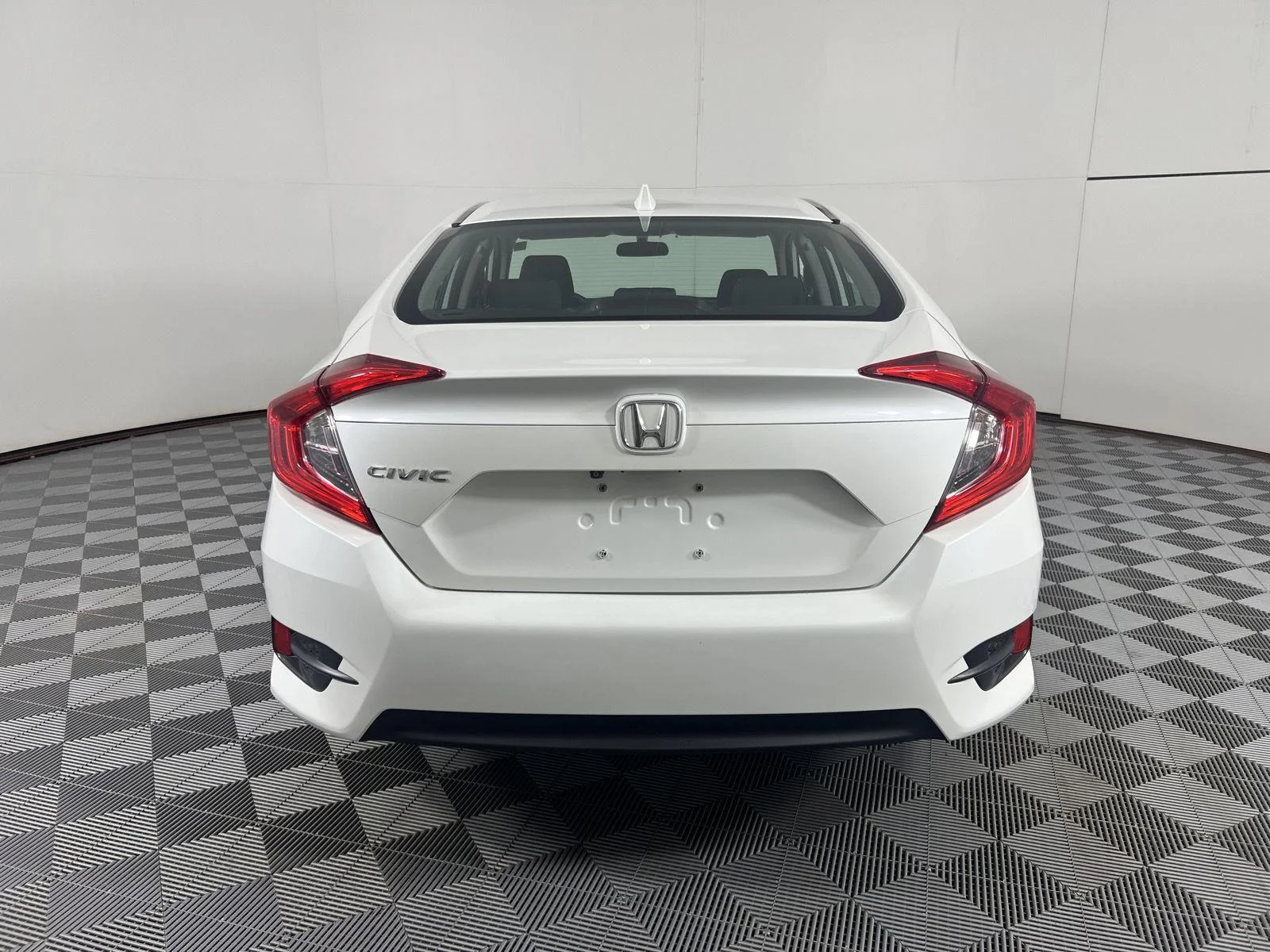 Used 2018  Honda EX image 11