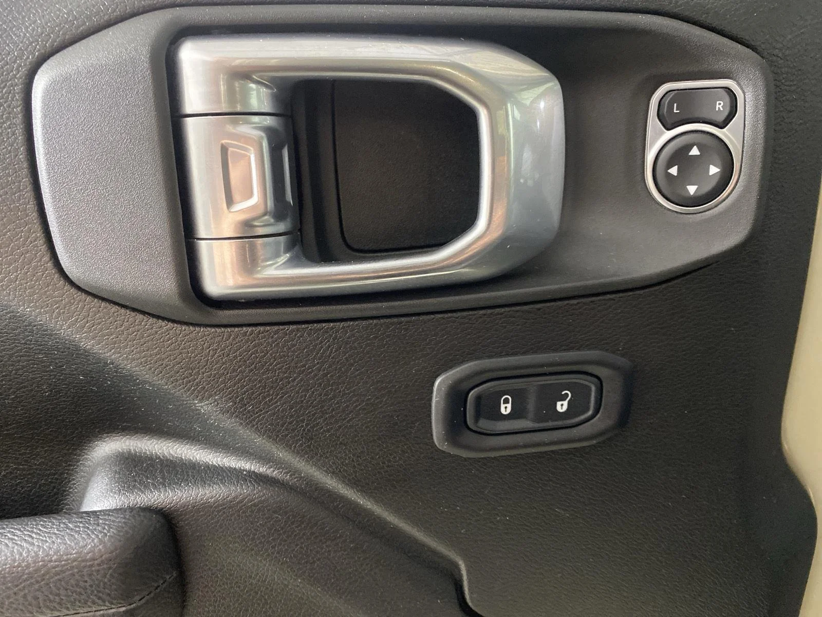 Used 2022 Limited Edition Gobi Clearcoat Jeep Unlimited Rubicon image 15