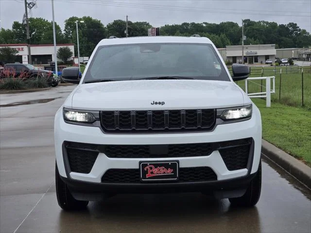New 2026 Bright White Clear-Coat Exterior Paint Jeep Altitude image 2