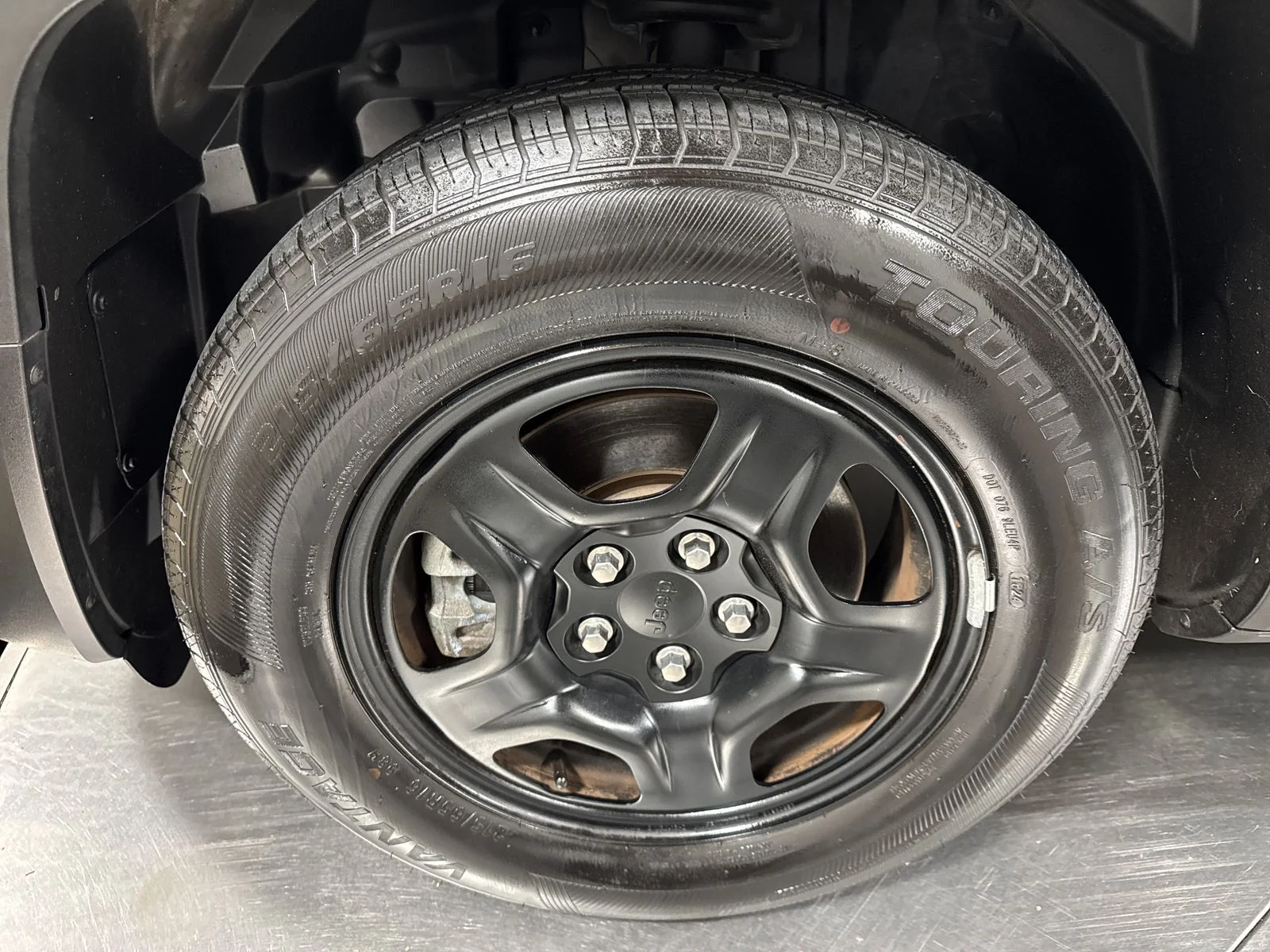 Used 2019 Crystal Metallic Jeep Sport image 2