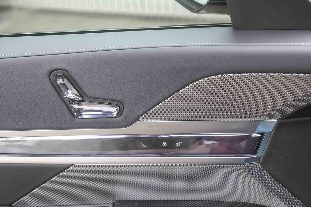 New 2026 Black Sapphire Metallic BMW 740i image 17