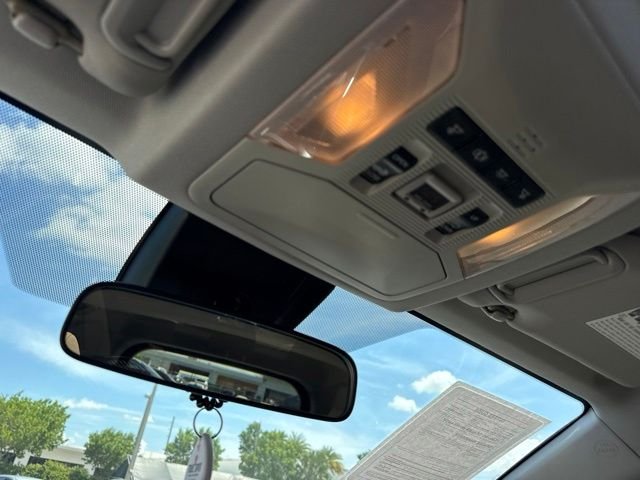 Used 2019  Toyota XLE image 26