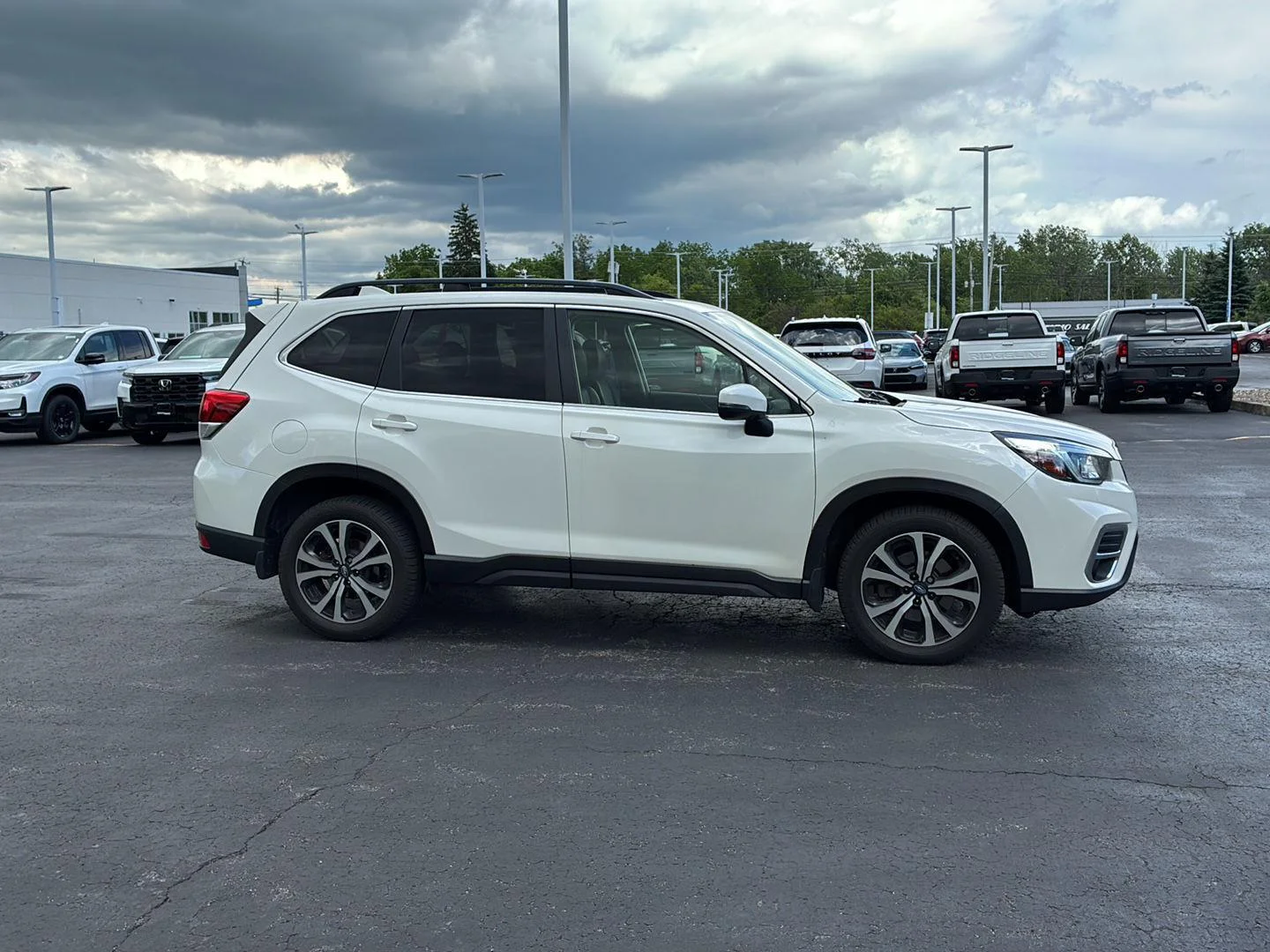Used 2019 Crystal White Pearl Subaru Limited image 15