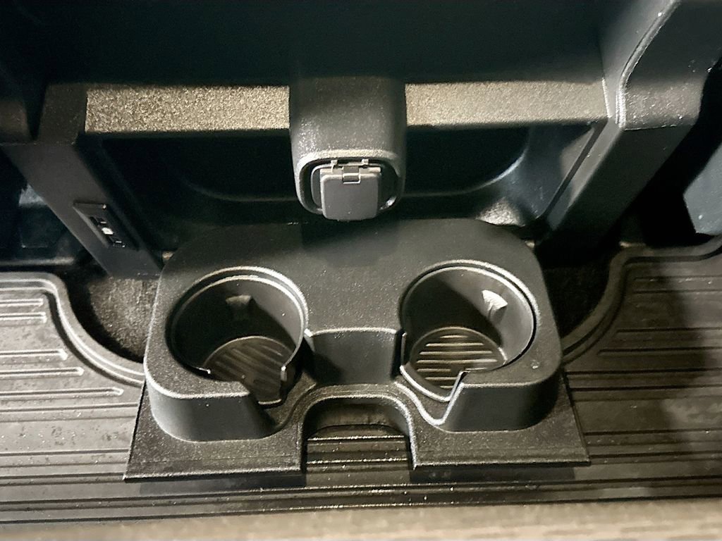 Used 2018  Ford XL image 24
